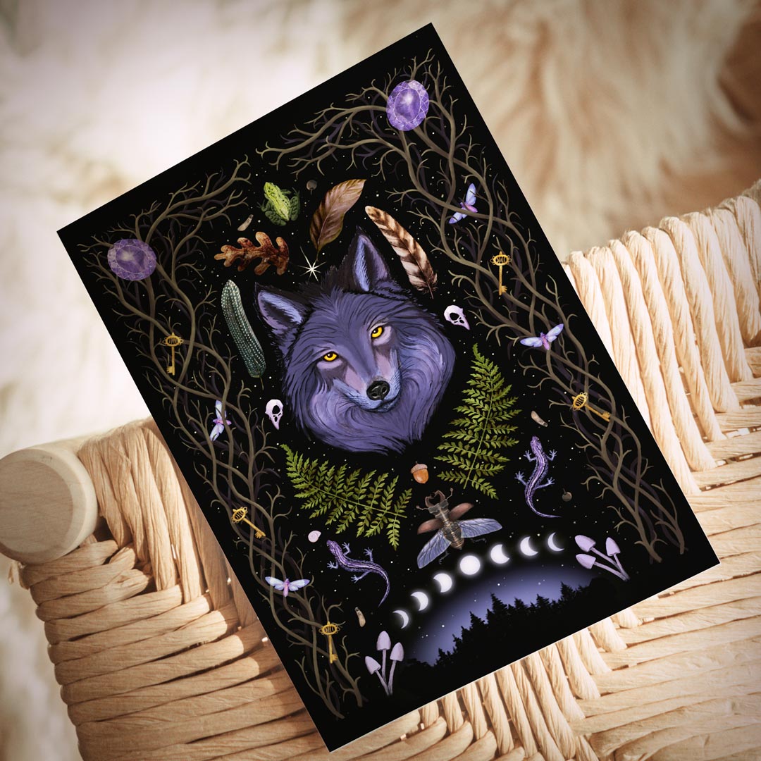 Postkarte Waldmagie Lunar Wolf | Witchy Gothic Aesthetic | Waldtiere, Hexendinge und Mondphasen | Wicca Geschenk für Freunde der Hexenkunst