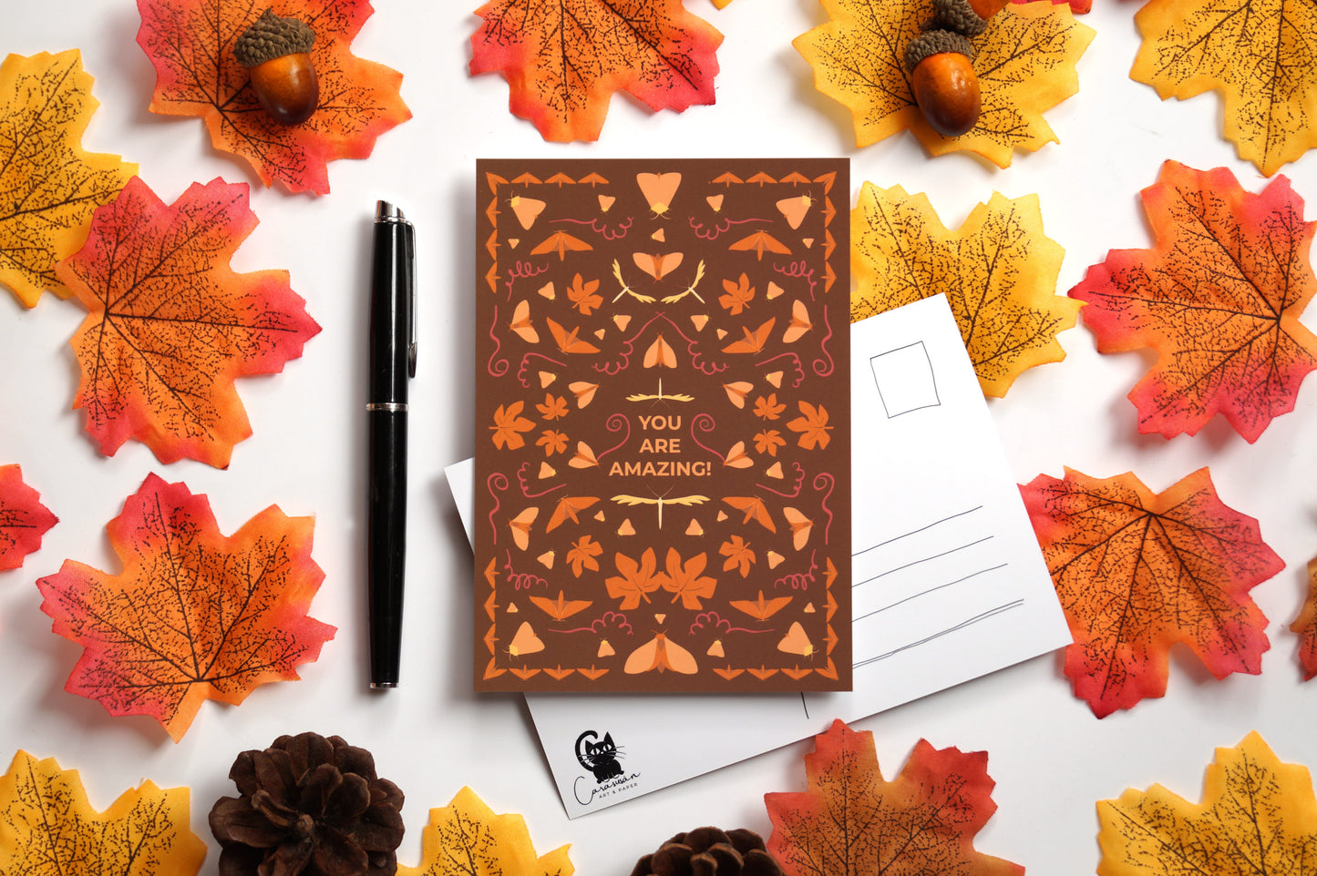 Herbstliche Postkarte mit Nachtfaltern und Herbstlaub 'You are amazing!'