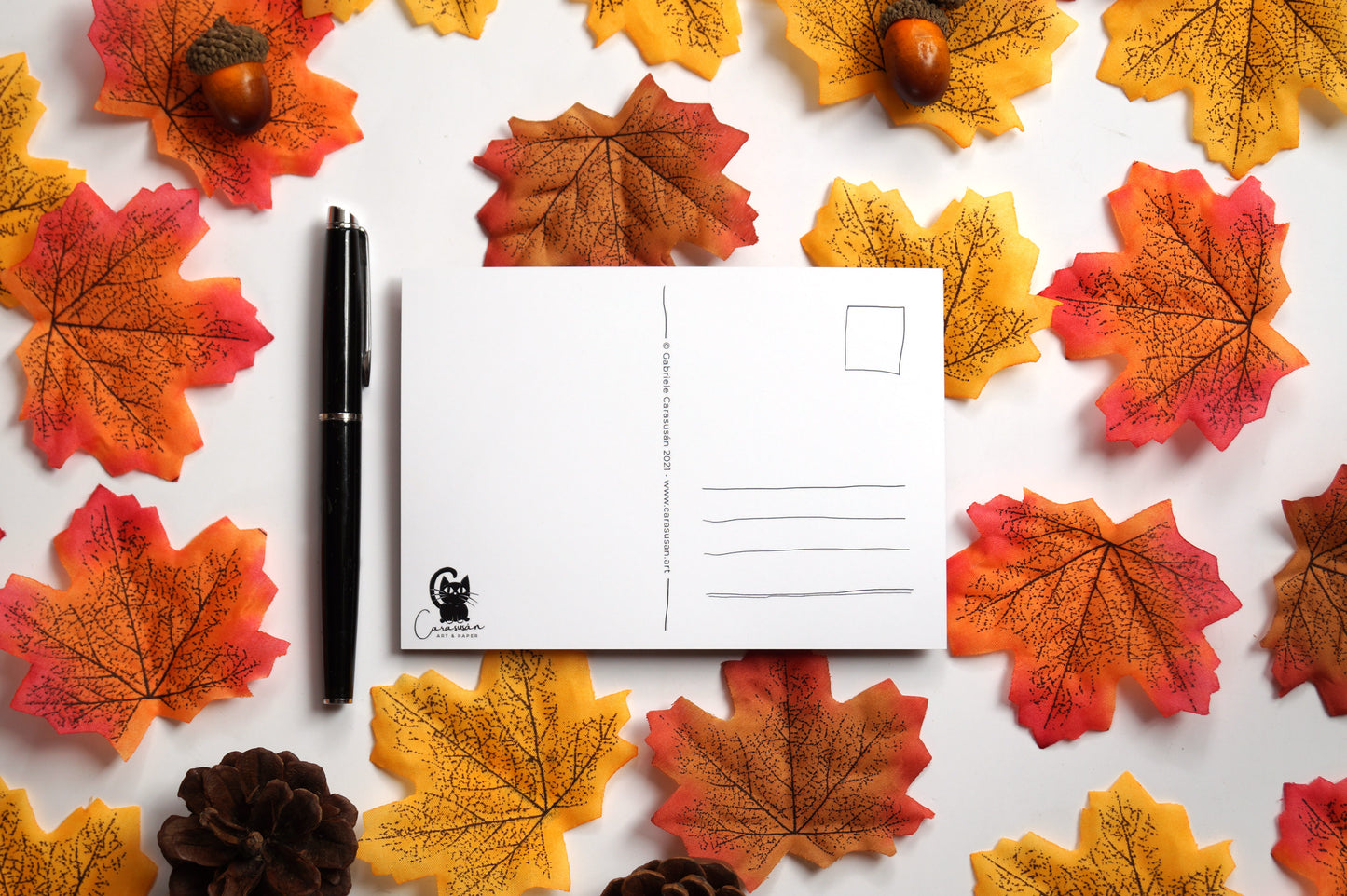 Herbstliche Postkarte mit Nachtfaltern und Herbstlaub 'You are amazing!'